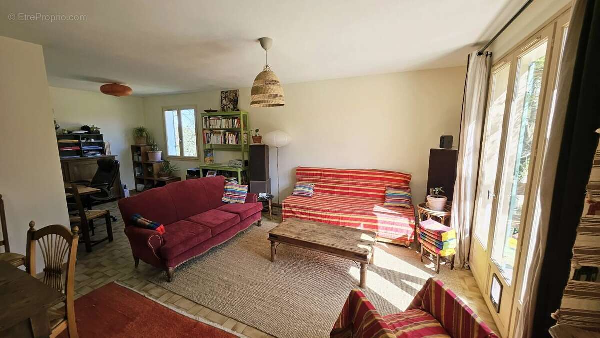 Maison à MONTAREN-ET-SAINT-MEDIERS