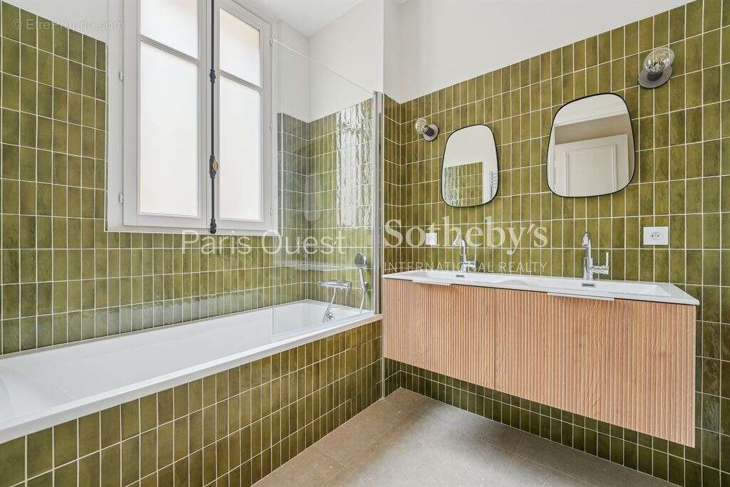 Appartement à PARIS-16E