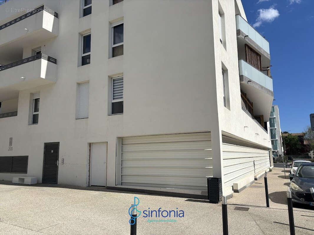 Commerce à JUVIGNAC