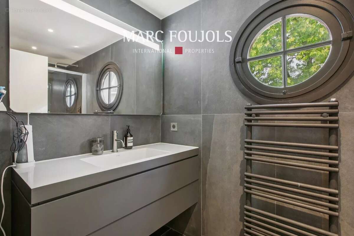 Appartement à NEUILLY-SUR-SEINE