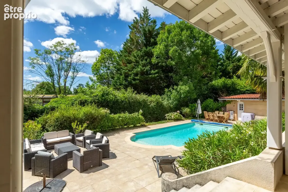 Villa ecully 280m2 - au fond d'une impasse - calme et discretion - photo 2