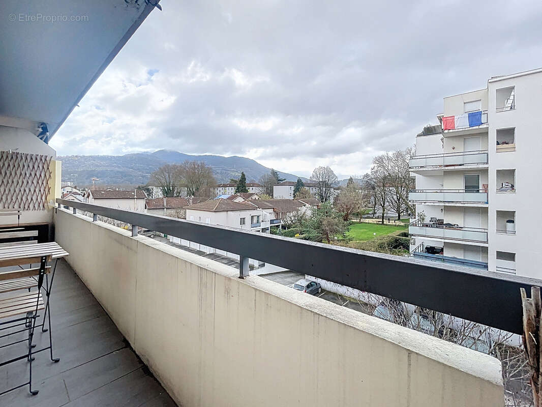 Appartement à SAINT-MARTIN-D'HERES