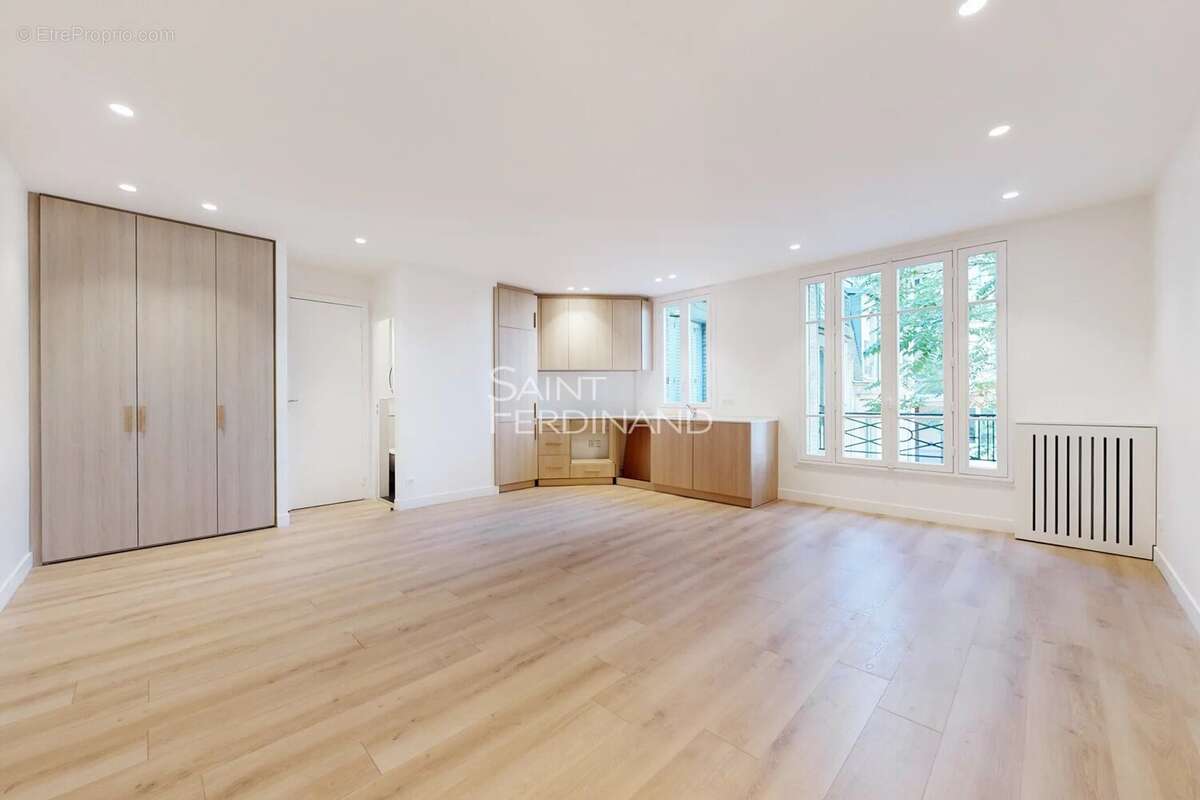 Appartement à PARIS-17E