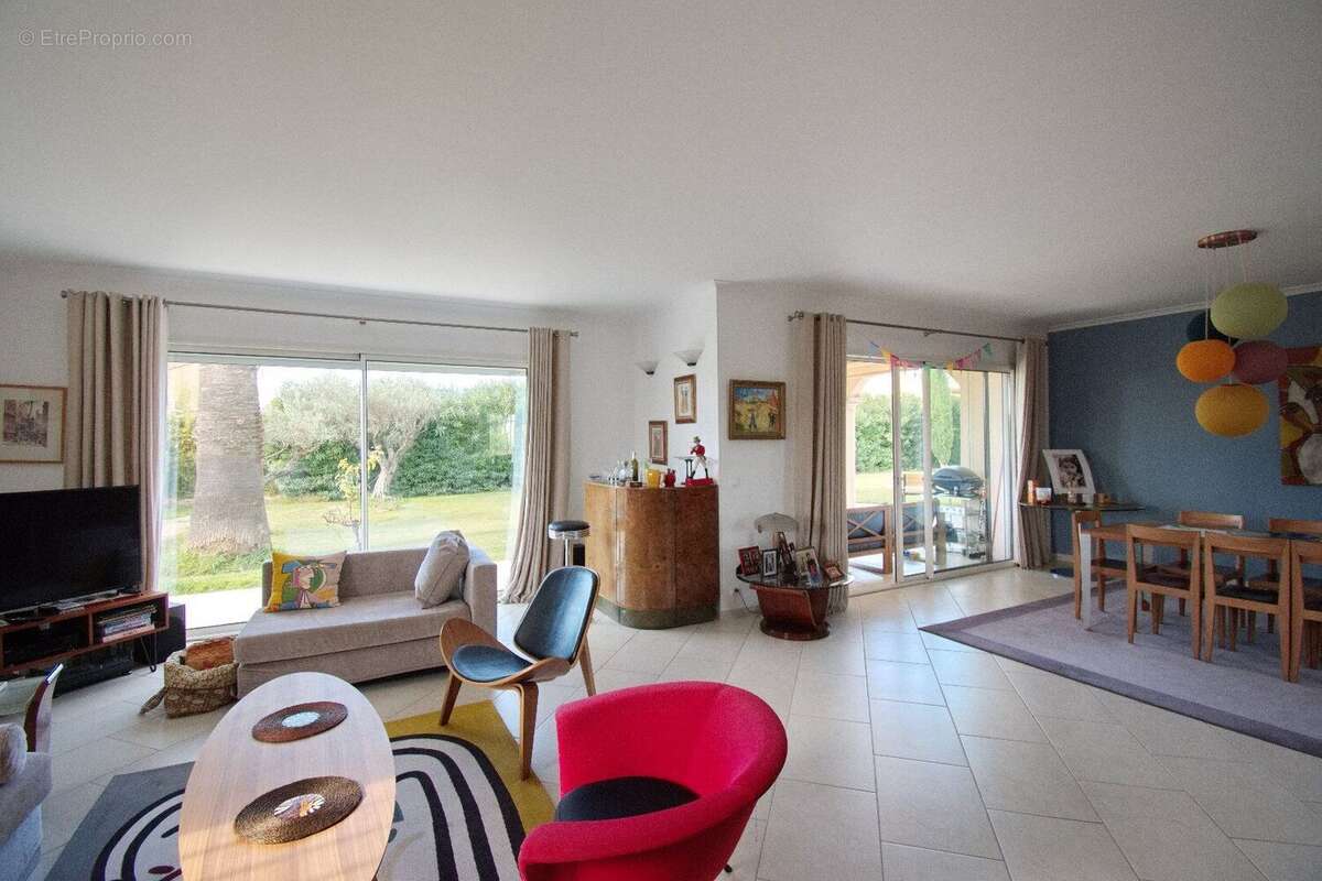 Photo 3 - Maison à JONQUIERES-SAINT-VINCENT