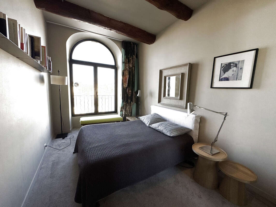 Appartement à MARSEILLE-1E