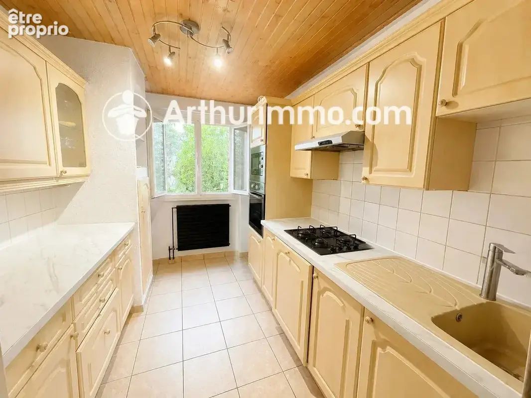 Appartement T4 de 75 m² avec garage double, cave et balcon – Grigny (69520) - photo 3