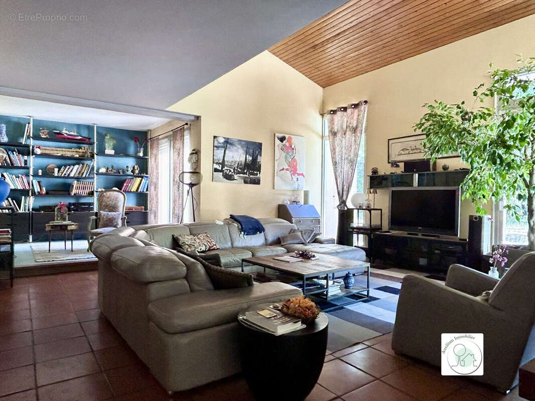 Maison 230 m² à Pugnac  - photo 7