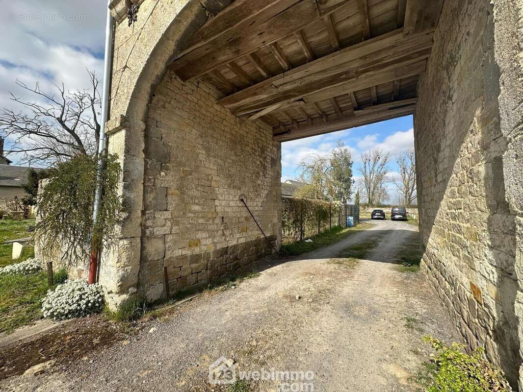 Une magnifique entrée - Terrain à MONCEAU-LE-WAAST