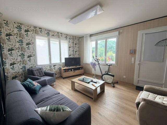 Maison 94 m² à Distre  - photo 8