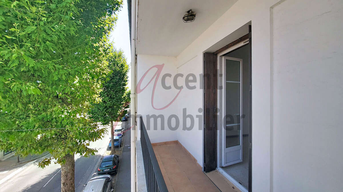 Chateaurenard : Appartement de 3 chambres avec triple balcons et parking privé - photo 12