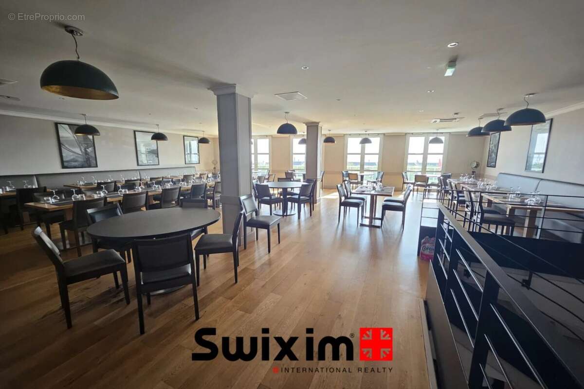 Commerce à PAUILLAC