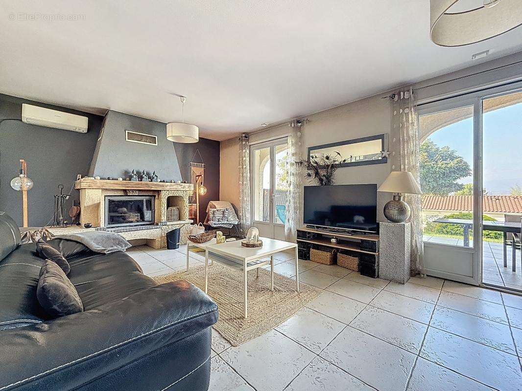 Maison à SALAISE-SUR-SANNE