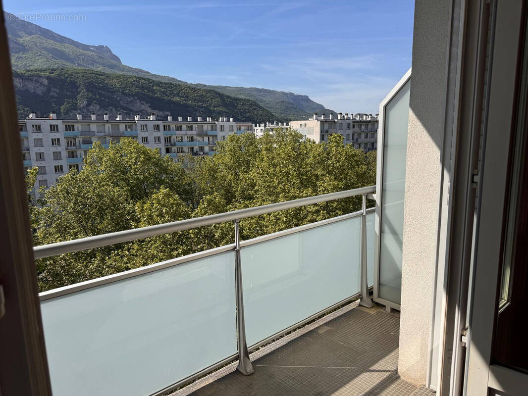 Appartement à LE PONT-DE-CLAIX