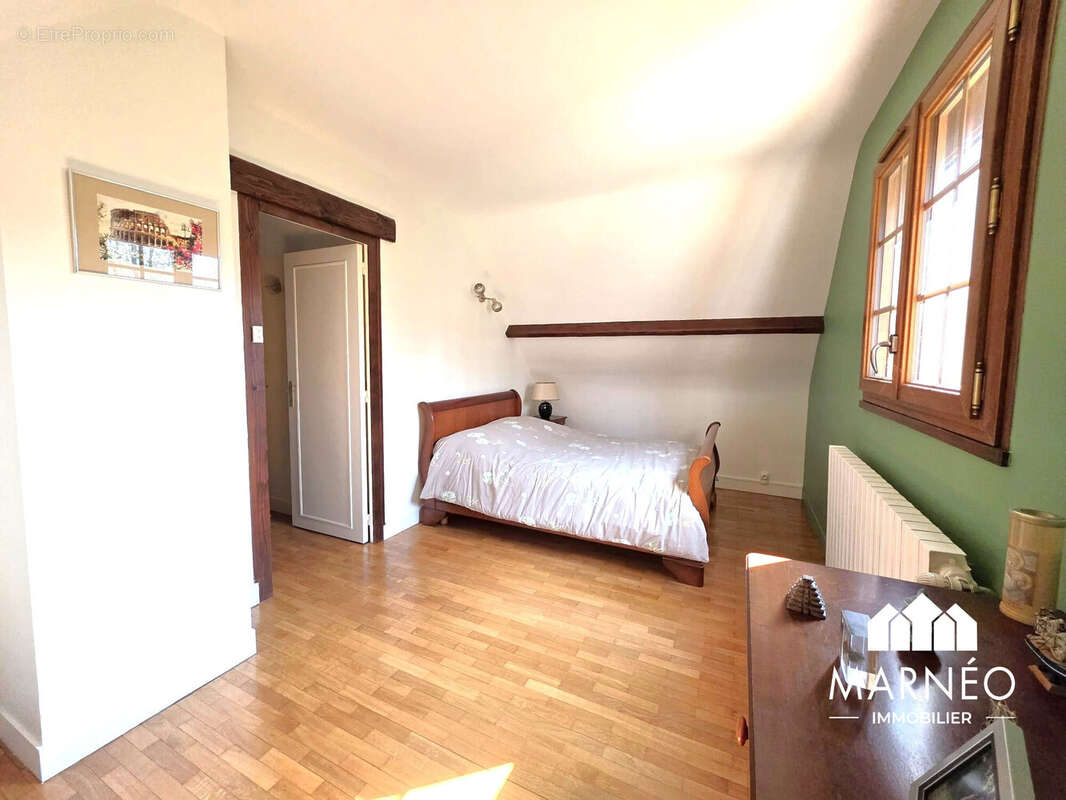 Maison 137 m² à Arbonne-La-Foret  - photo 8