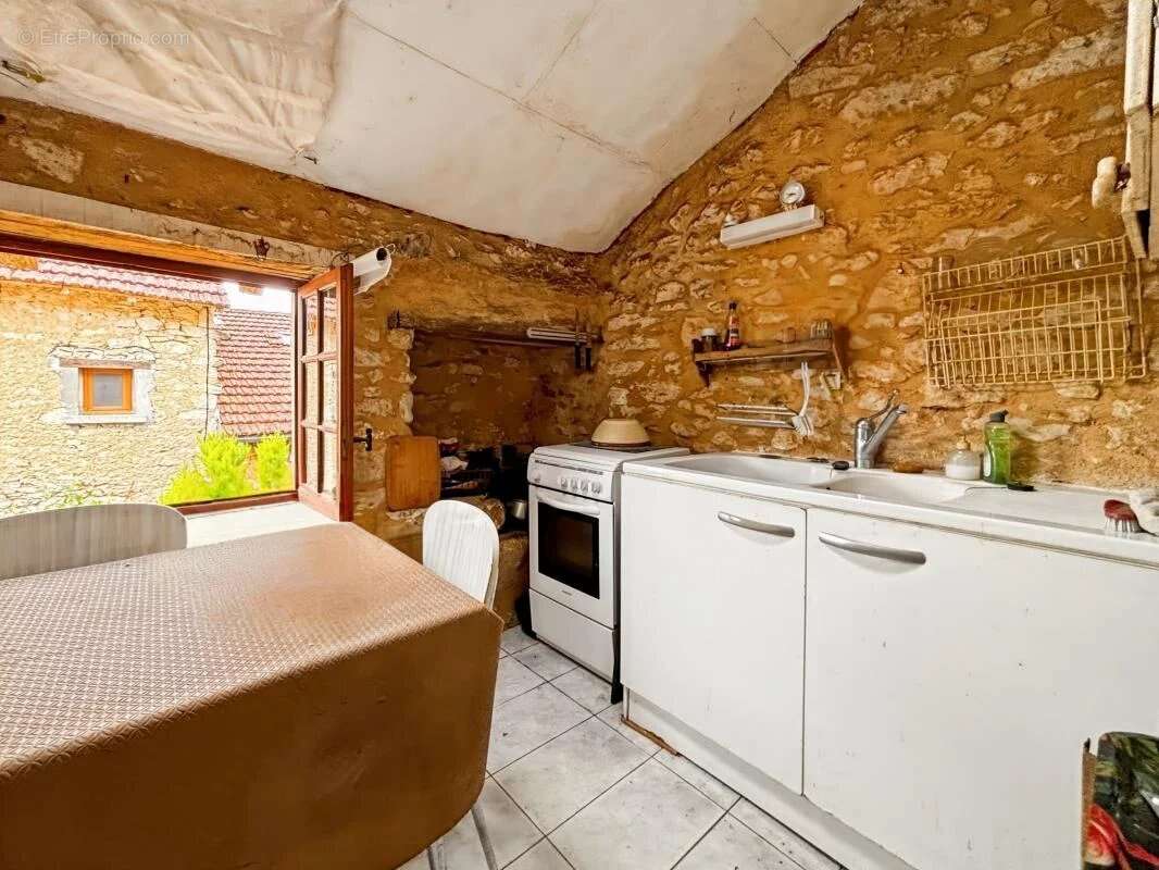 Beau potentiel pour cette charmante bâtisse en pierre ! - photo 4