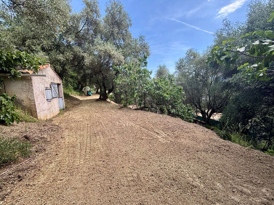 Terrain 2385 m² à Contes  - photo 2