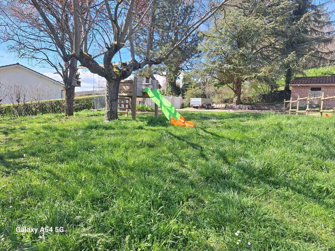 Terrain à CHUZELLES