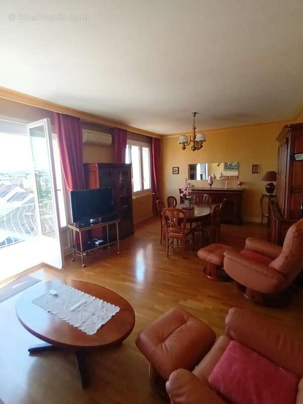 Appartement 86 m² à Montceau-Les-Mines  - photo 2