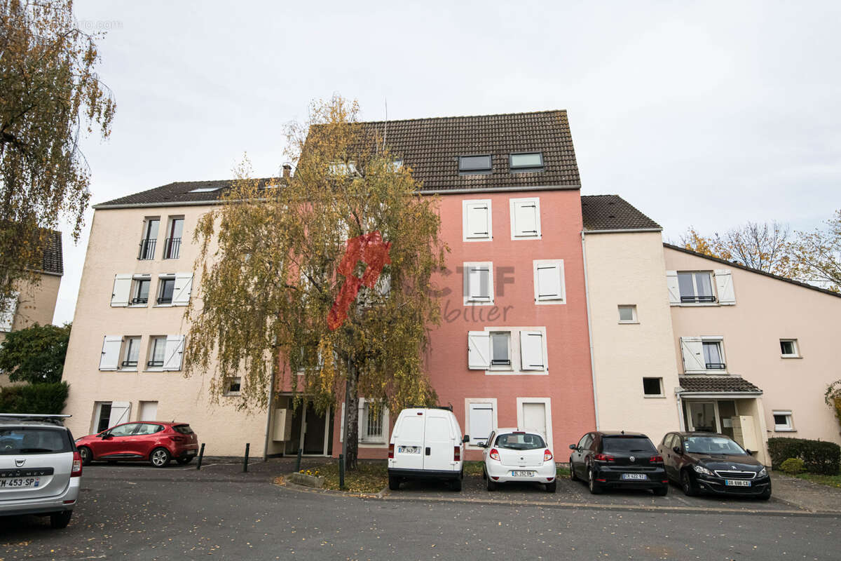 Appartement à COURCOURONNES