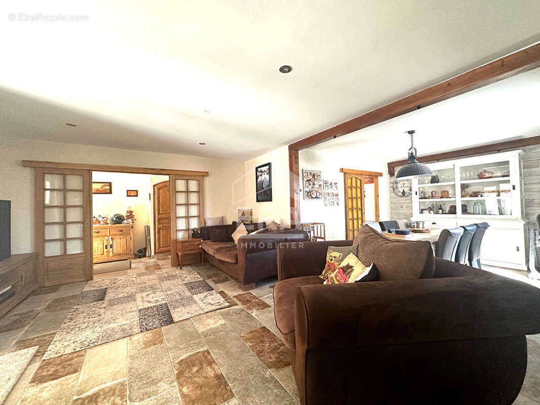 Maison à SIMIANE-COLLONGUE