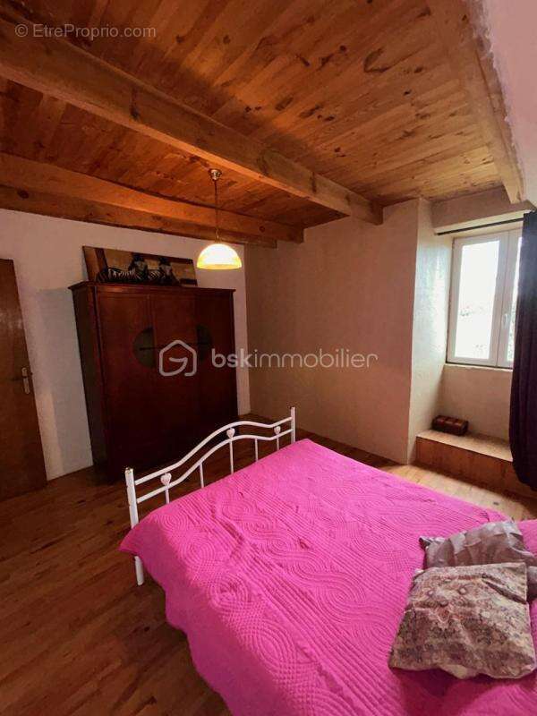 Maison en pierre 131 m² + grange 110 m² – Fort potentiel gîtes - photo 8