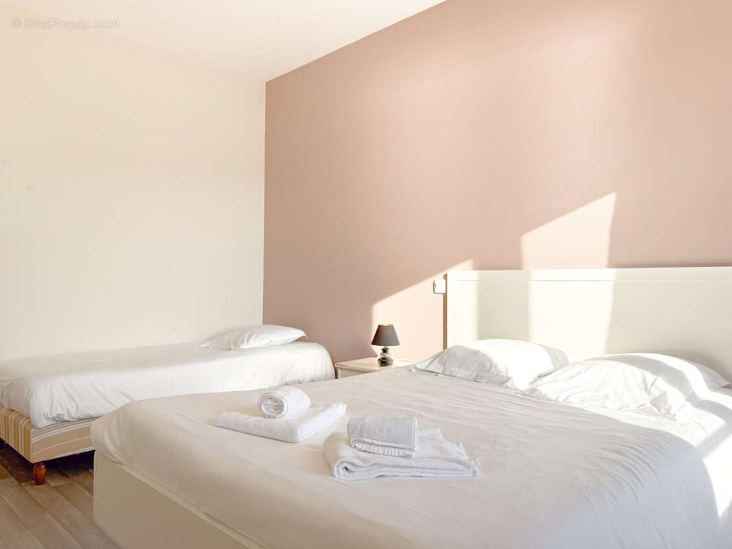 Commerce à SAINT-ETIENNE-CANTALES