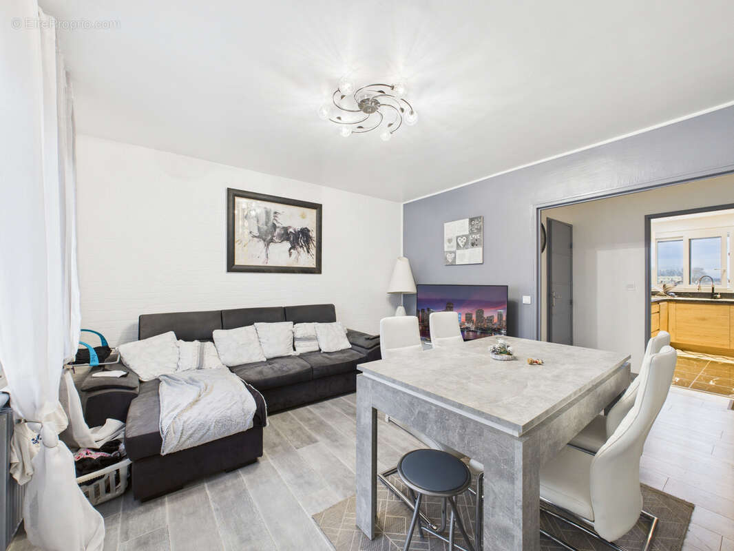 Appartement à SARTROUVILLE