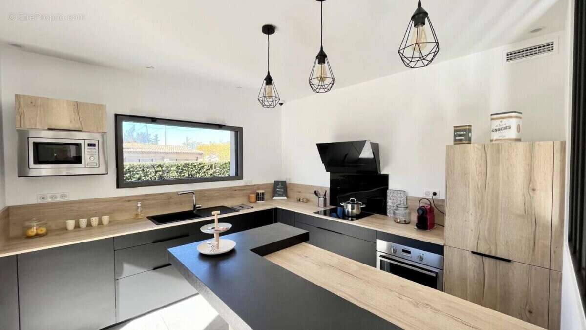 Maison à MORIERES-LES-AVIGNON