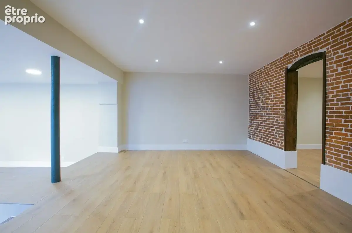 entrée sur 1er espace 25m² 