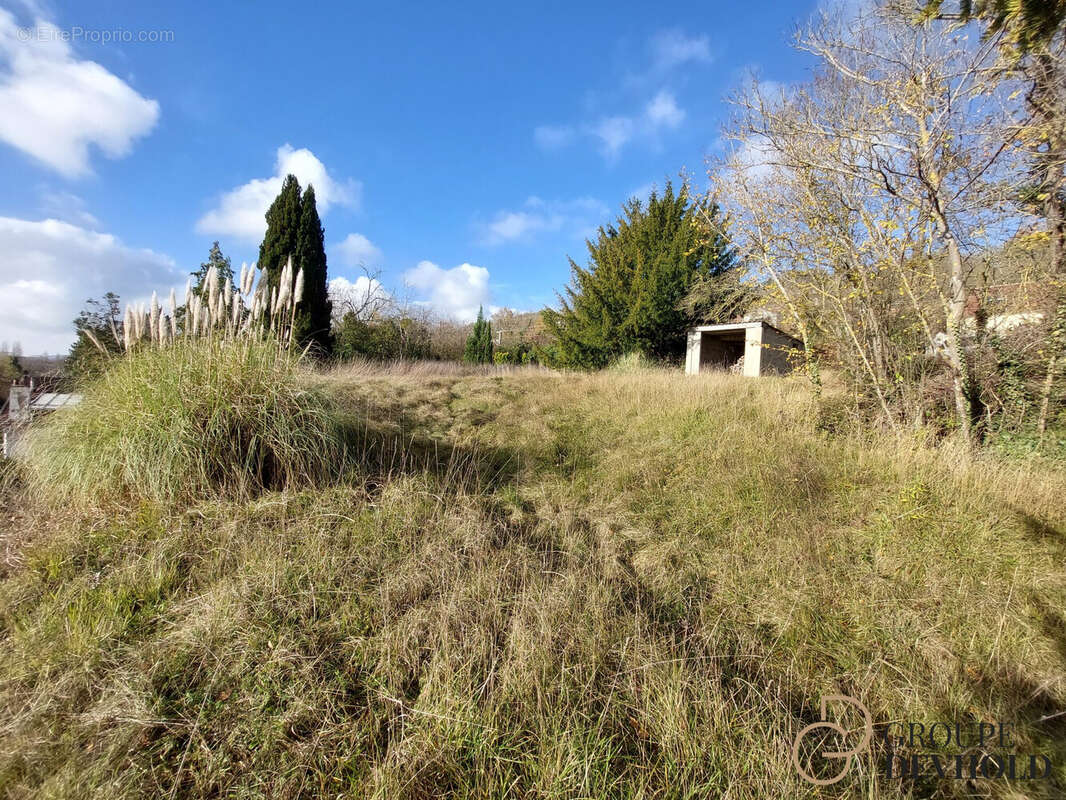 Terrain à VAUX-SUR-SEINE
