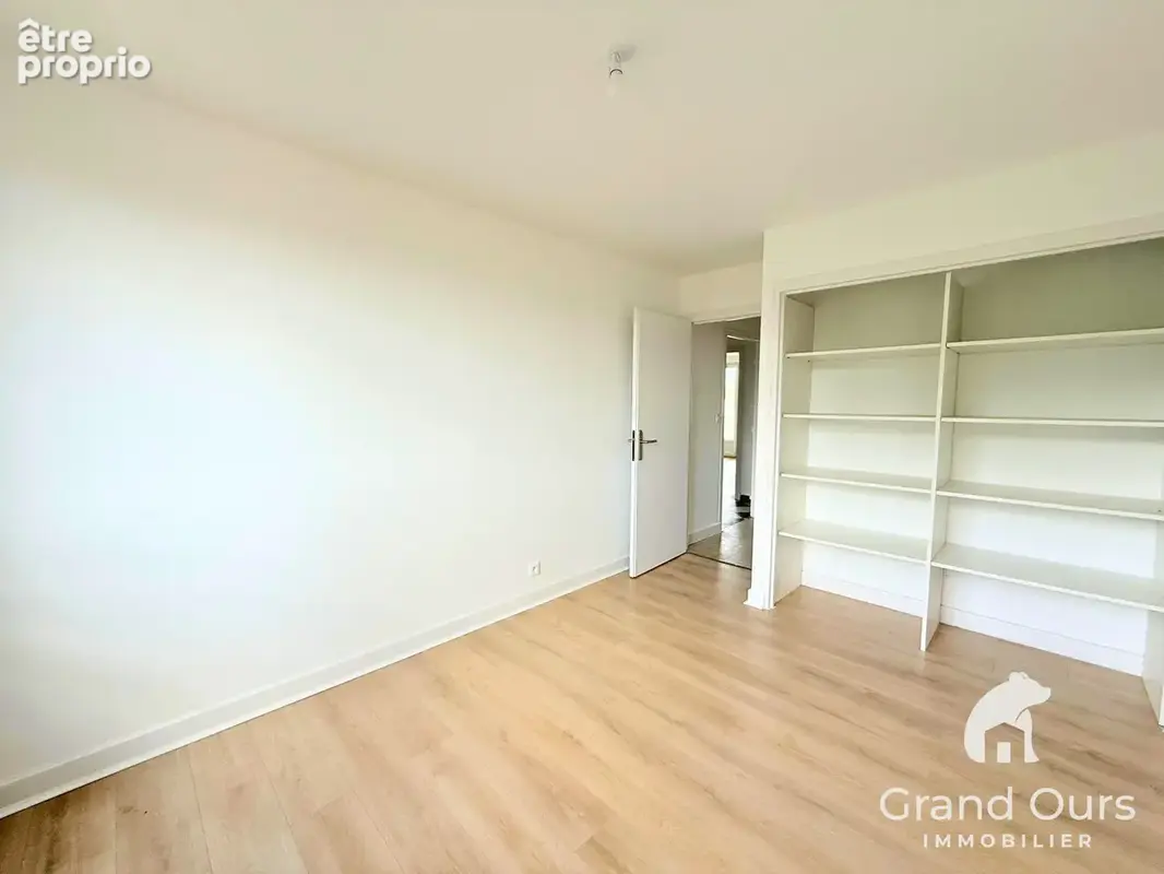 YZEURE - Appartement T4bis Lumineux avec Balcons, Garage et Jardin Privatif - photo 7