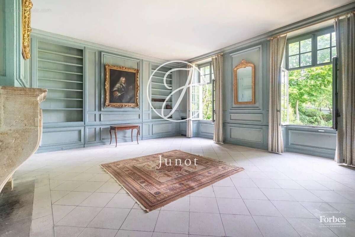 Maison à MARNES-LA-COQUETTE