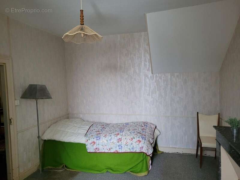 Maison à AINAY-LE-CHATEAU