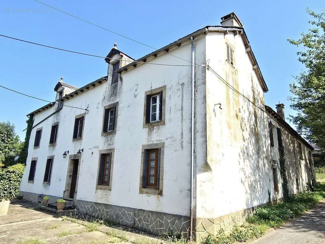 Corps de ferme avec maison, appartement et dépendances - Durenque - photo 18
