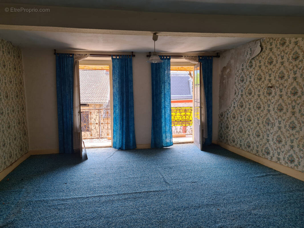 Maison à CAPOULET-ET-JUNAC