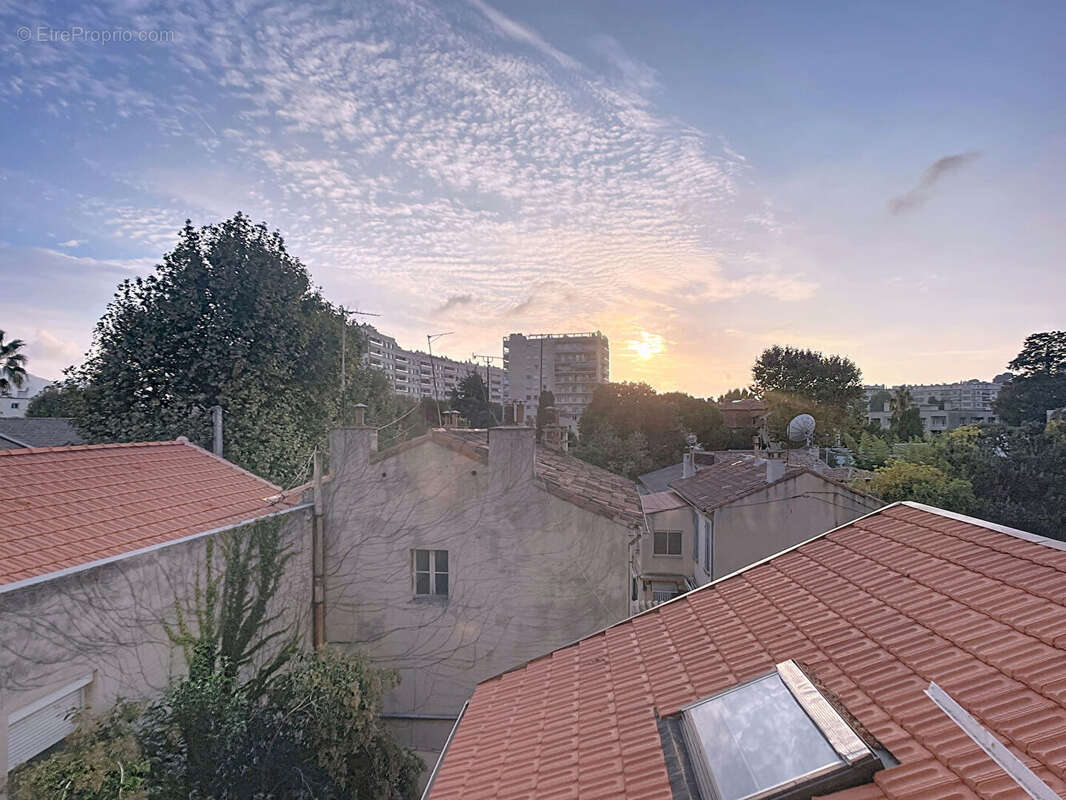 Commerce à MARSEILLE-8E