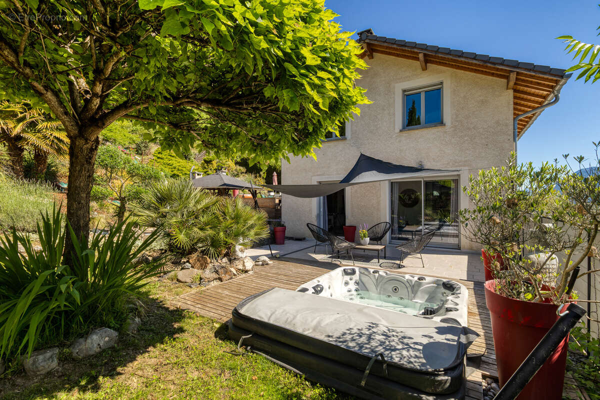 Maison à LA ROCHETTE