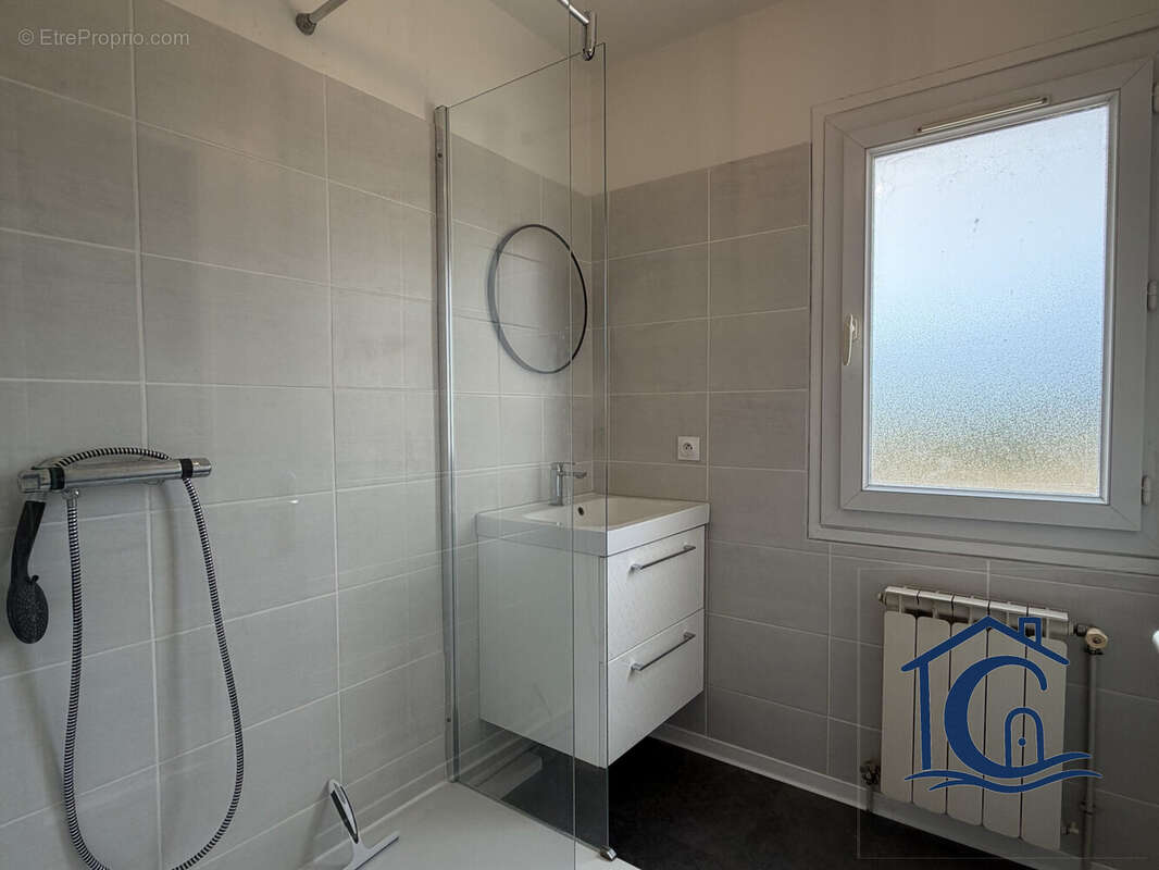 Maison 69 m² à Saint-Just-Luzac  - photo 5