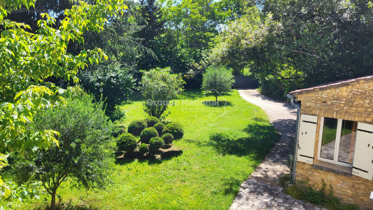 Maison à SAINT-MARCEL-DE-CAREIRET