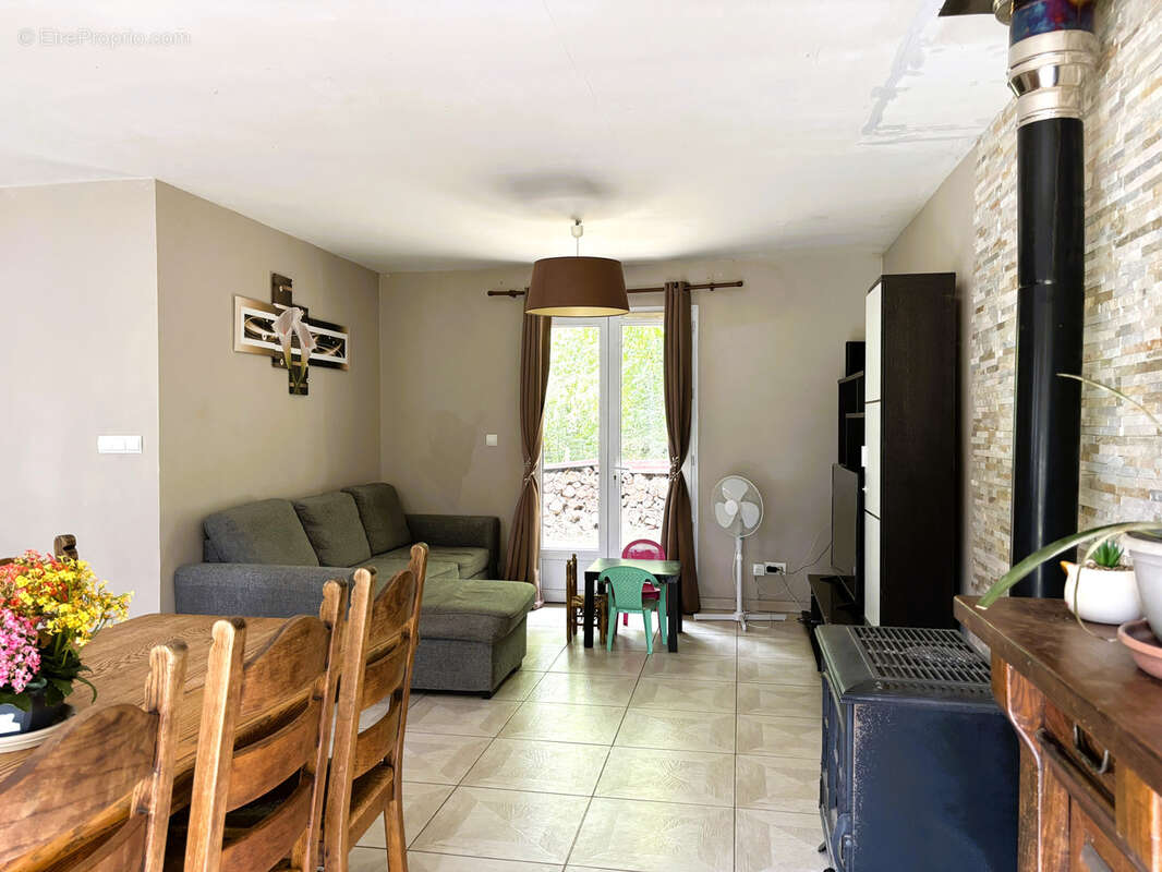 Maison à BAZOCHES-SUR-LE-BETZ