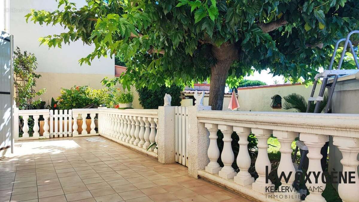 Maison à SAINT-LAURENT-DE-LA-SALANQUE