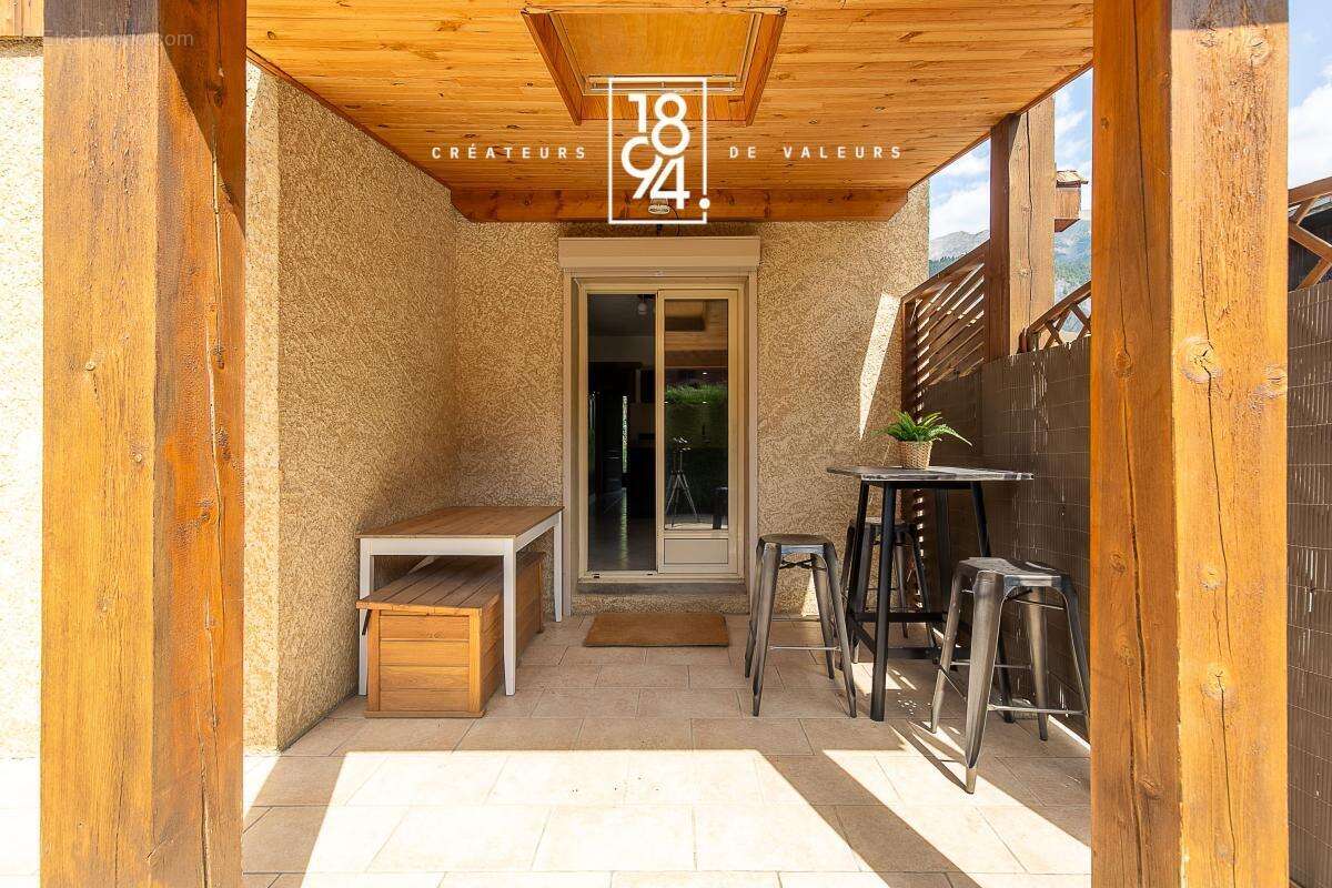 2 Maison T7 à vendre Enchastrayes 04 (04400)  128 m²  Terrasse, Garage, Carport, Jardin  - photo 21
