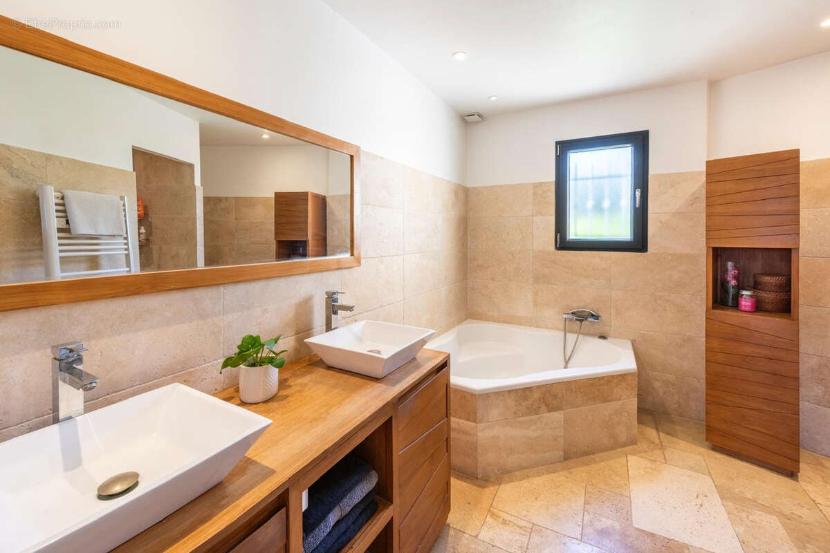 Maison à PUGET-SUR-ARGENS