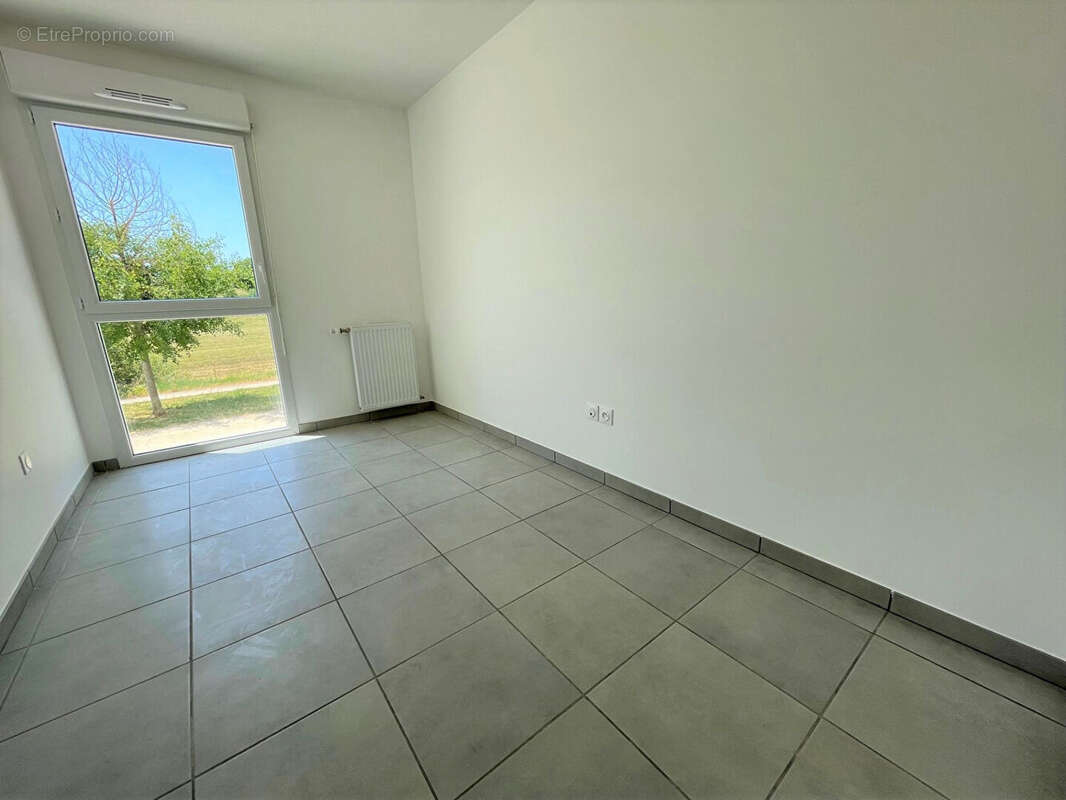 Appartement à BEAUZELLE