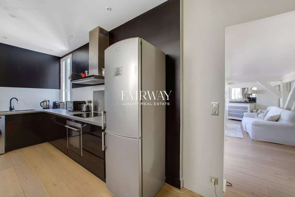 Appartement à PARIS-16E