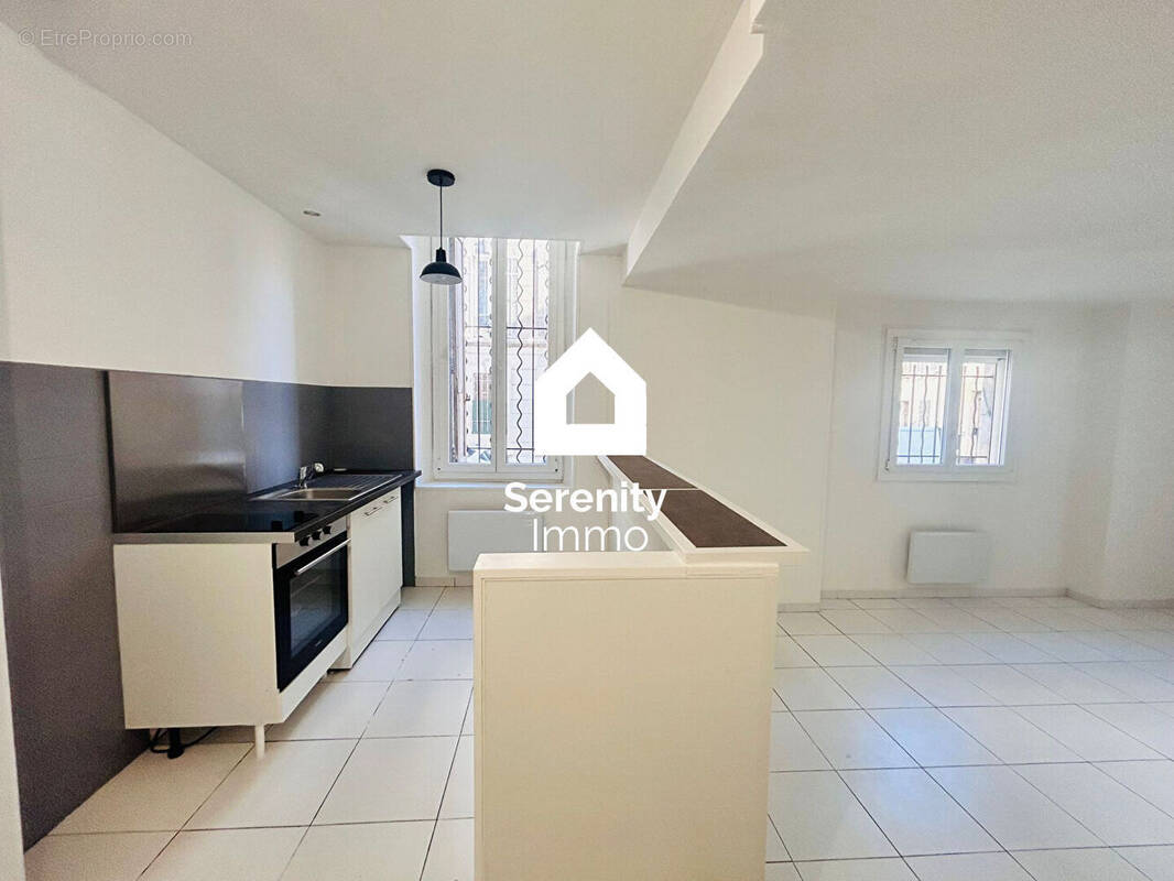 Appartement à MARSEILLE-5E