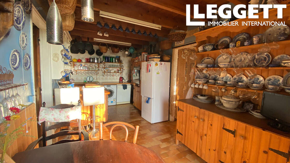 Maison à NIEUL-LE-VIROUIL