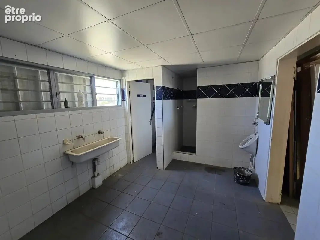 Commerce 456 m² à vendre à Sainte-Marie (97438) - photo 4