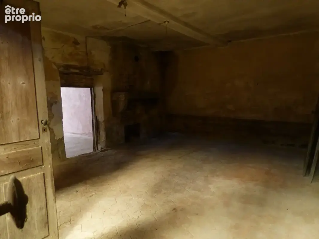 Maison en plein centre de Saint-Trivier-de-Courtes à rénover + dépendance 175 m² - photo 4