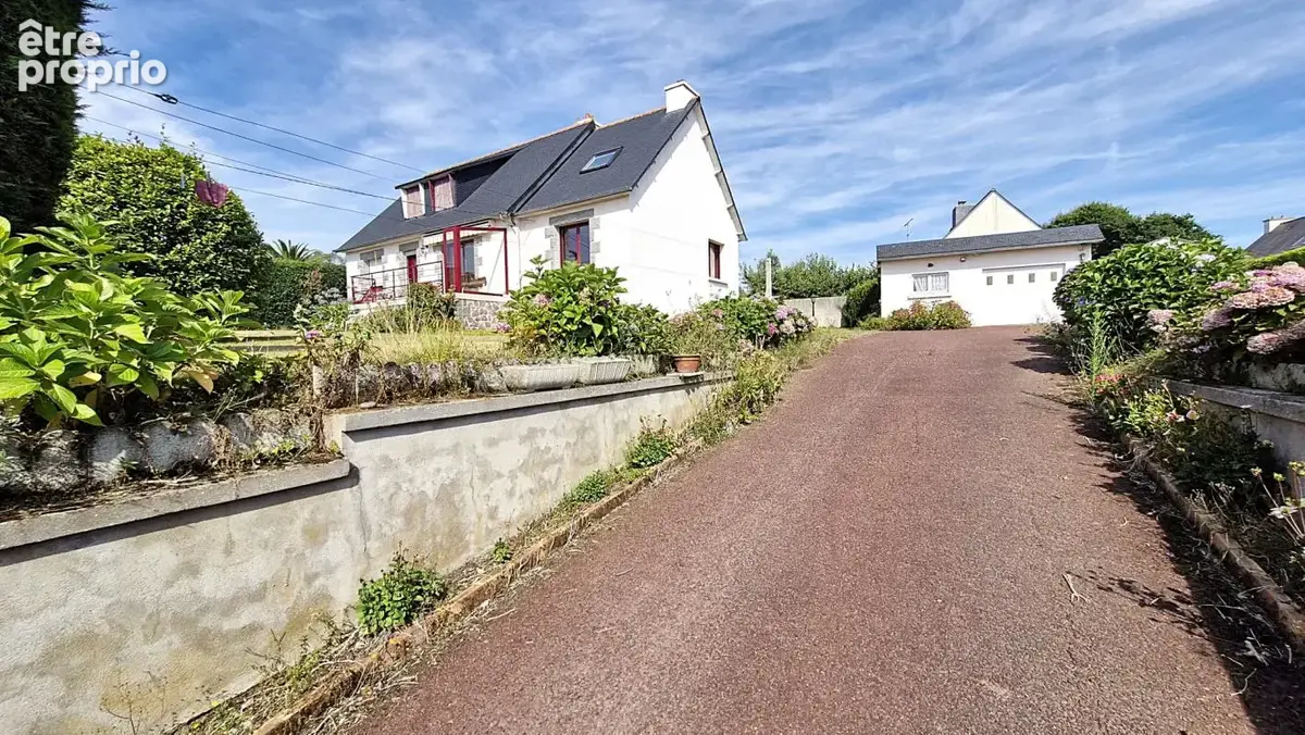 Maison traditionnelle avec garage et beau jardin clos - photo 2